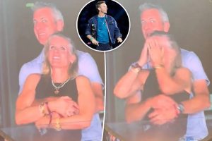 Coldplay Kiss Cam